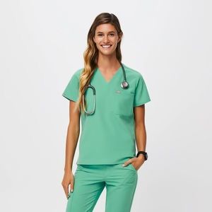 FIGS SURGICAL GREEN SCRUB SET